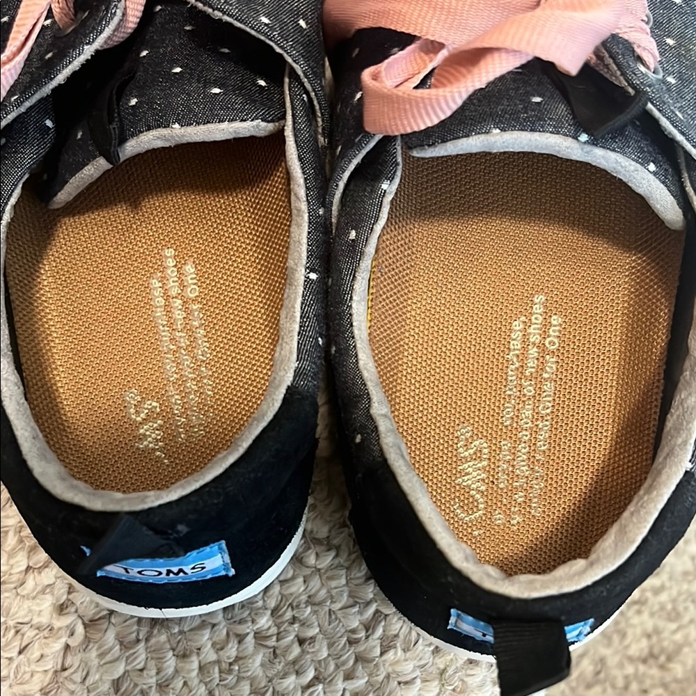 Toms Ribbon Tie Sneakers 💕 - Picture 3 of 8